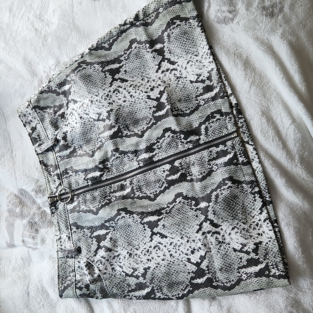 Faux snake skin skirt (with pockets!)